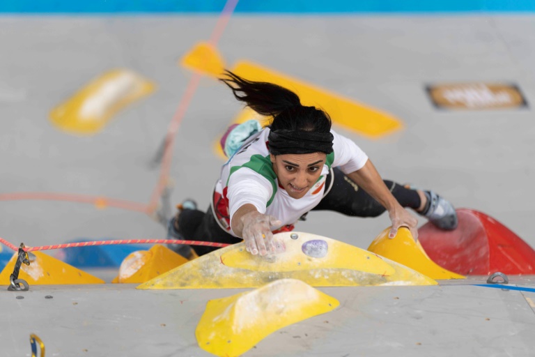 Crowd Welcomes Home Iranian Climber Who Competed Without Hijab