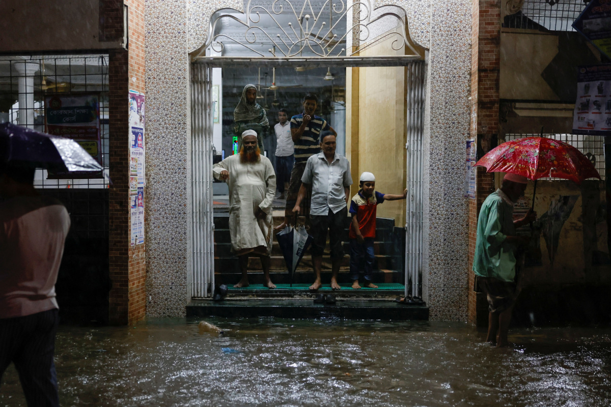 Hundreds Of Thousands Evacuated As Bangladesh Braces For Cyclone