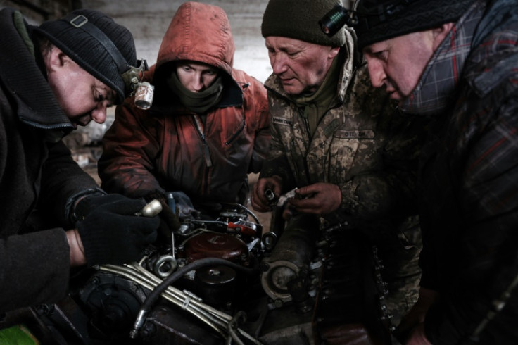 Tanks and armoured personnel carriers are looked at and put back into service - against the Russians
