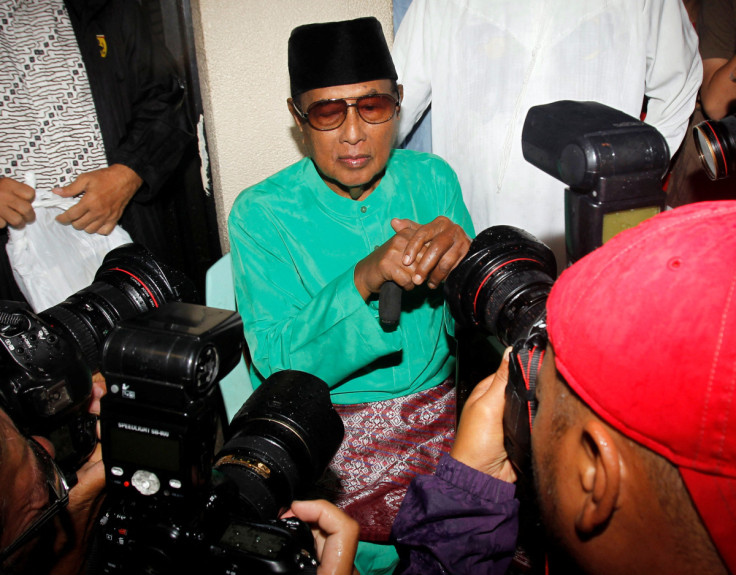 Jamalul Kiram III, a former Sultan of the Sulu region of the southern Philippines, sits surrounded by photographers during a brief news conference in front of the Blue Mosque in Taguig city