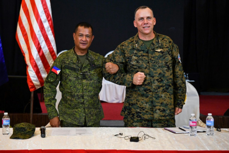 Philippine exercise director Major General Marvin Licudine (L) and his US counterpar Major General Eric Austin at the opening ceremony