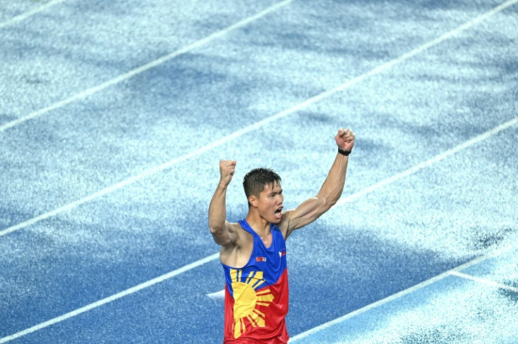 Clearing 5.65m, Ernest John Obiena broke his own Games record